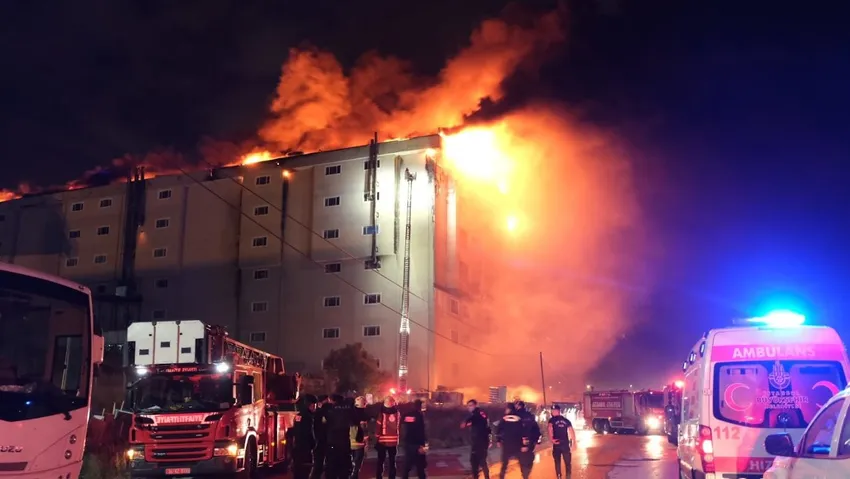 Tekstil atölyelerinin olduğu binada yangın