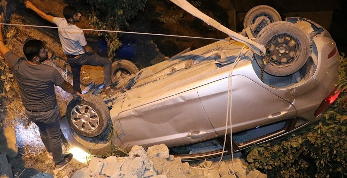 Mahalle sakinleri ''18 yıldır belediye söylüyoruz ama duvar yapmıyorlar''