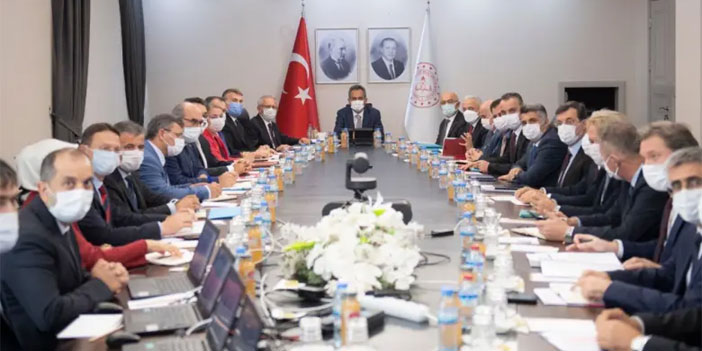 Özer, 81 il milli eğitim müdürü ile yüz yüze eğitimi değerlendirdi