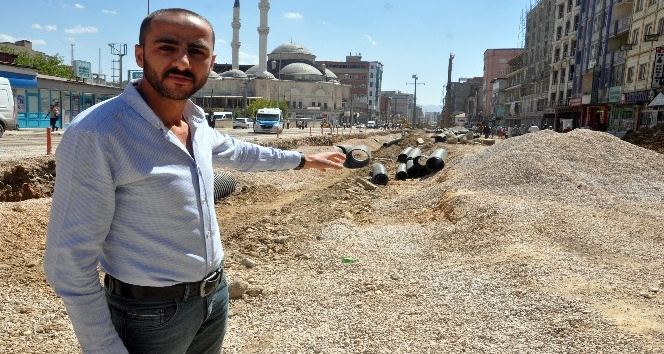 Yüksekova'nın bitmeyen çileli yolları