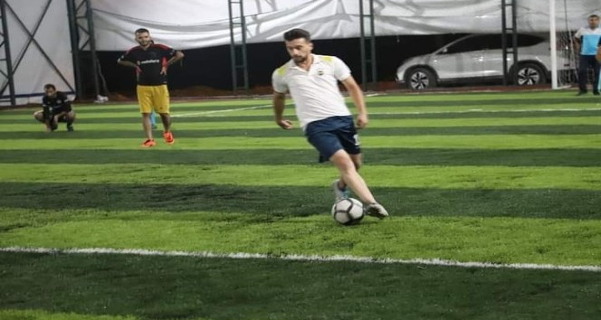 Çukurca Belediyesinin yaptığı halı saha da ilk maç yapıldı