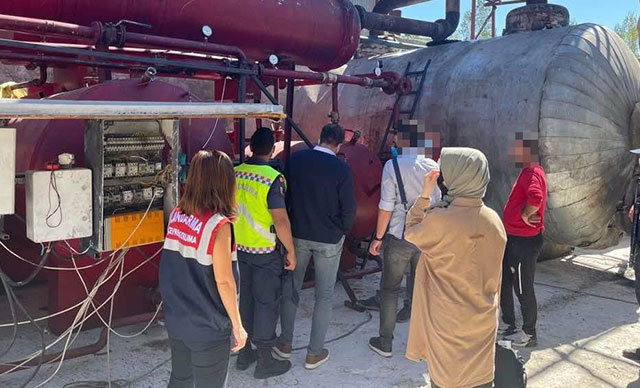 Çiftlikte 'on numara yağ' üretimine suçüstü