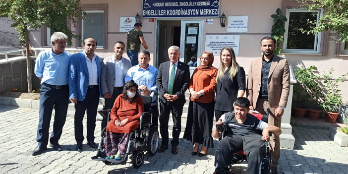 Hakkari'de 2 Engelliye akülü sandalye