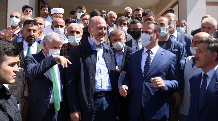 İçişleri Bakanı Süleyman Soylu, Hakkari'de ziyaretlerde bulundu