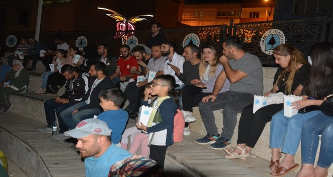 Hakkari Belediyesi halka Vizontele filmini izlettirdi