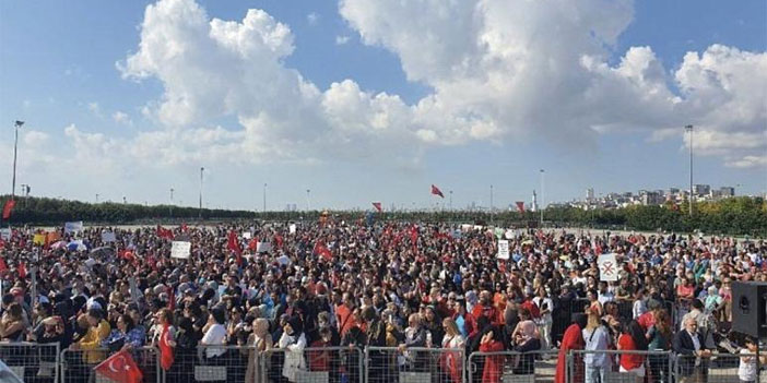 Aşı karşıtları miting yaptı
