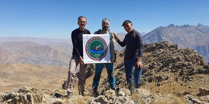 Hakkarili Dağcılar Mehed dağına tırmandı