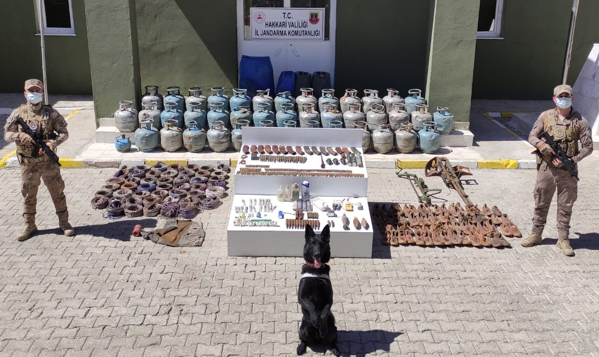 Yüksekova'da silah ve mühimmat ele geçirildi