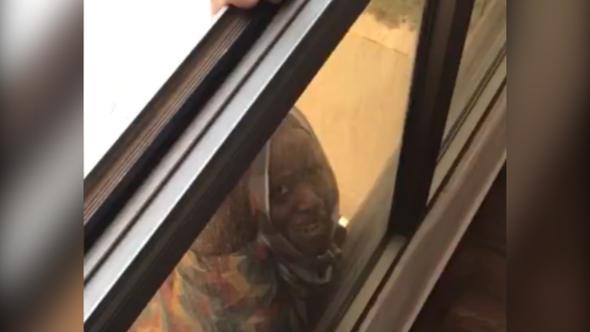 İnsanlık ayıbı! Etiyopyalı İşçiye, Düşerken Yardım Etmek Yerine Video Çekti