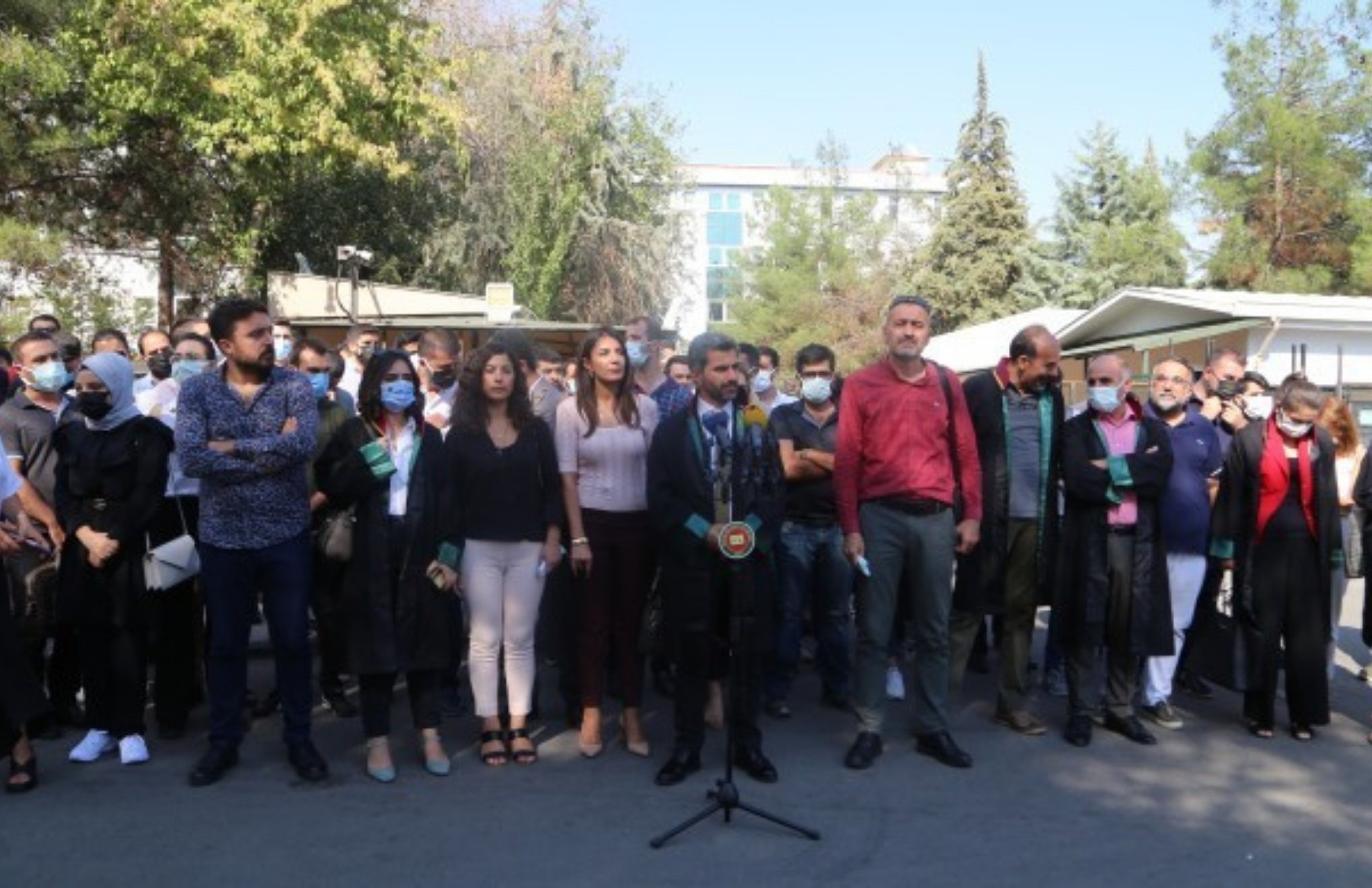 Zorla salondan çıkarıldı