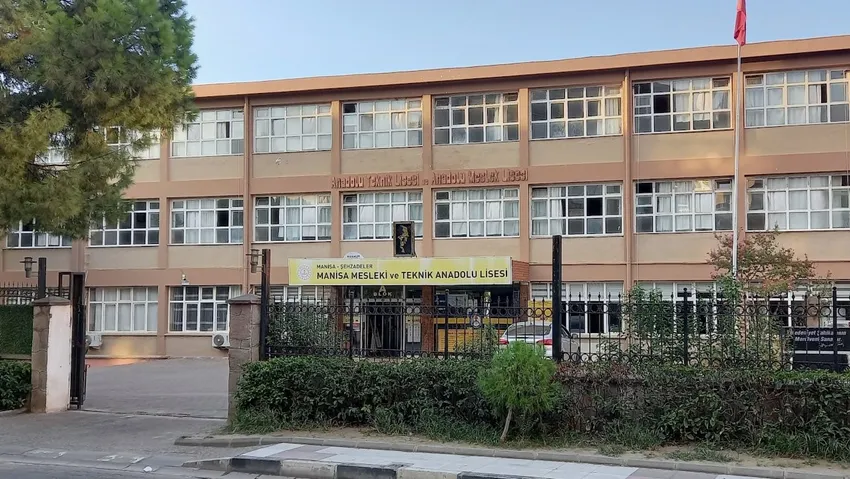 Testleri pozitif çıktı, 3 sınıf karantinaya alındı