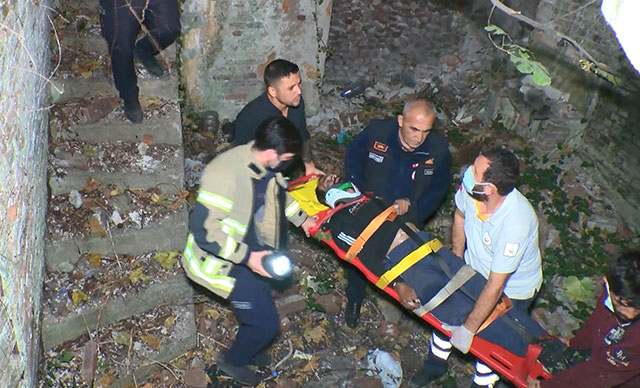 Manzara izlediği tarihi surlardan düştü