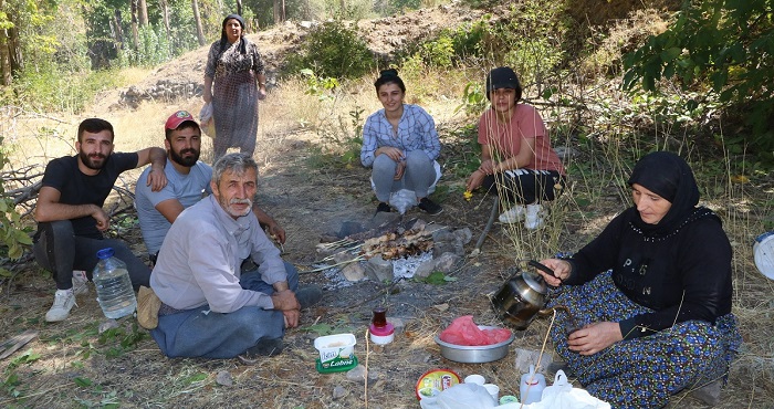 Hakkari'de 30 yıl sonra köylerini gördüler'.... ''Tek istediğimiz köylerimize temelli geri dönmek'