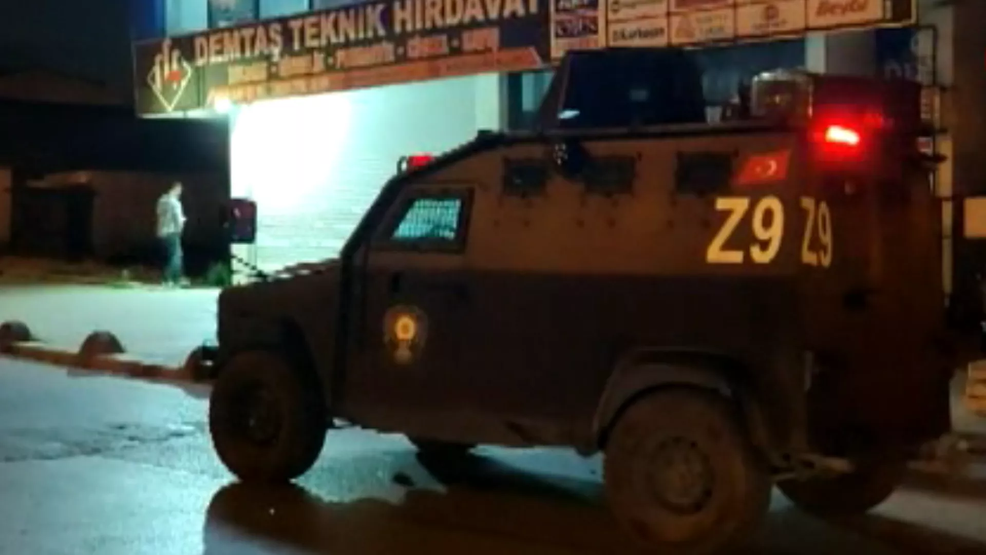 DEVA Partisi Arnavutköy İlçe Başkanlığı'na silahlı saldırı