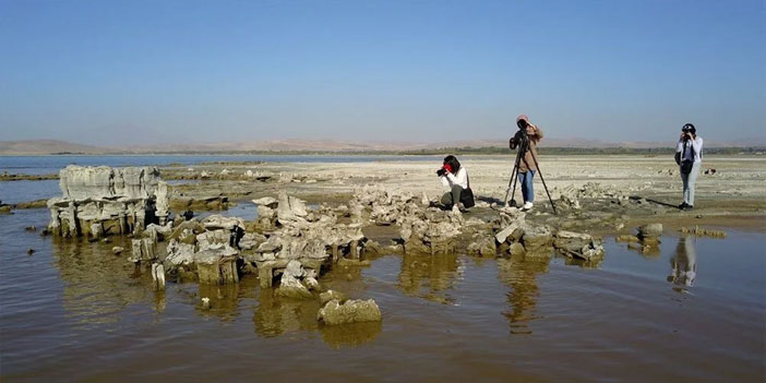 Van Gölü'nde su çekilince binlerce yıllık mikrobiyalitler görüntülendi