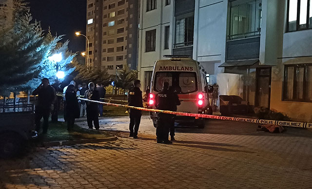 6'ncı kattaki evlerinin balkonundan düşüp, öldü