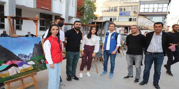 Hakkarili gençlerin yağlı boya resimleri beğeni topladı