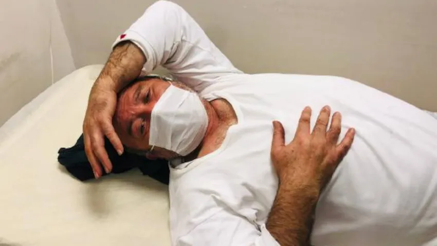 Evinin önünde ayı saldırısına uğradı