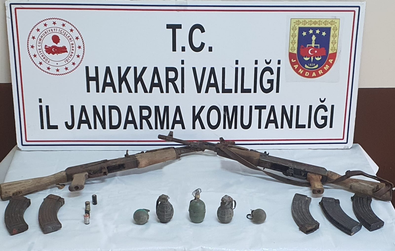 Hakkari'deki mağarada mühimmat bulundu