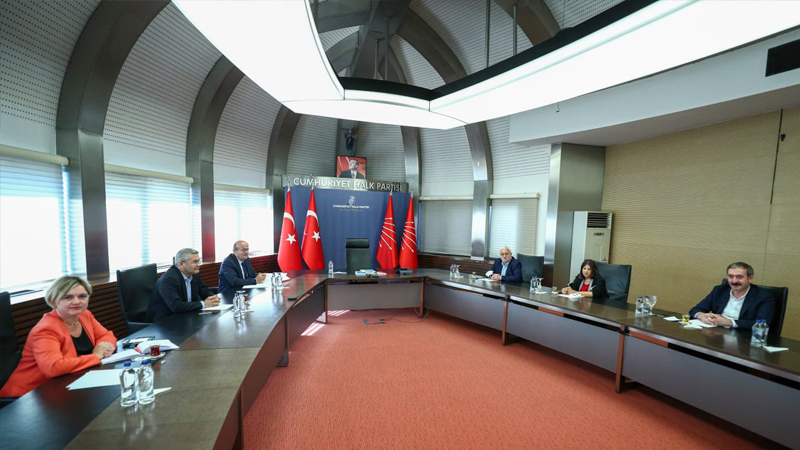 HDP, tutum belgesini görüşmek için CHP'yi ziyaret etti