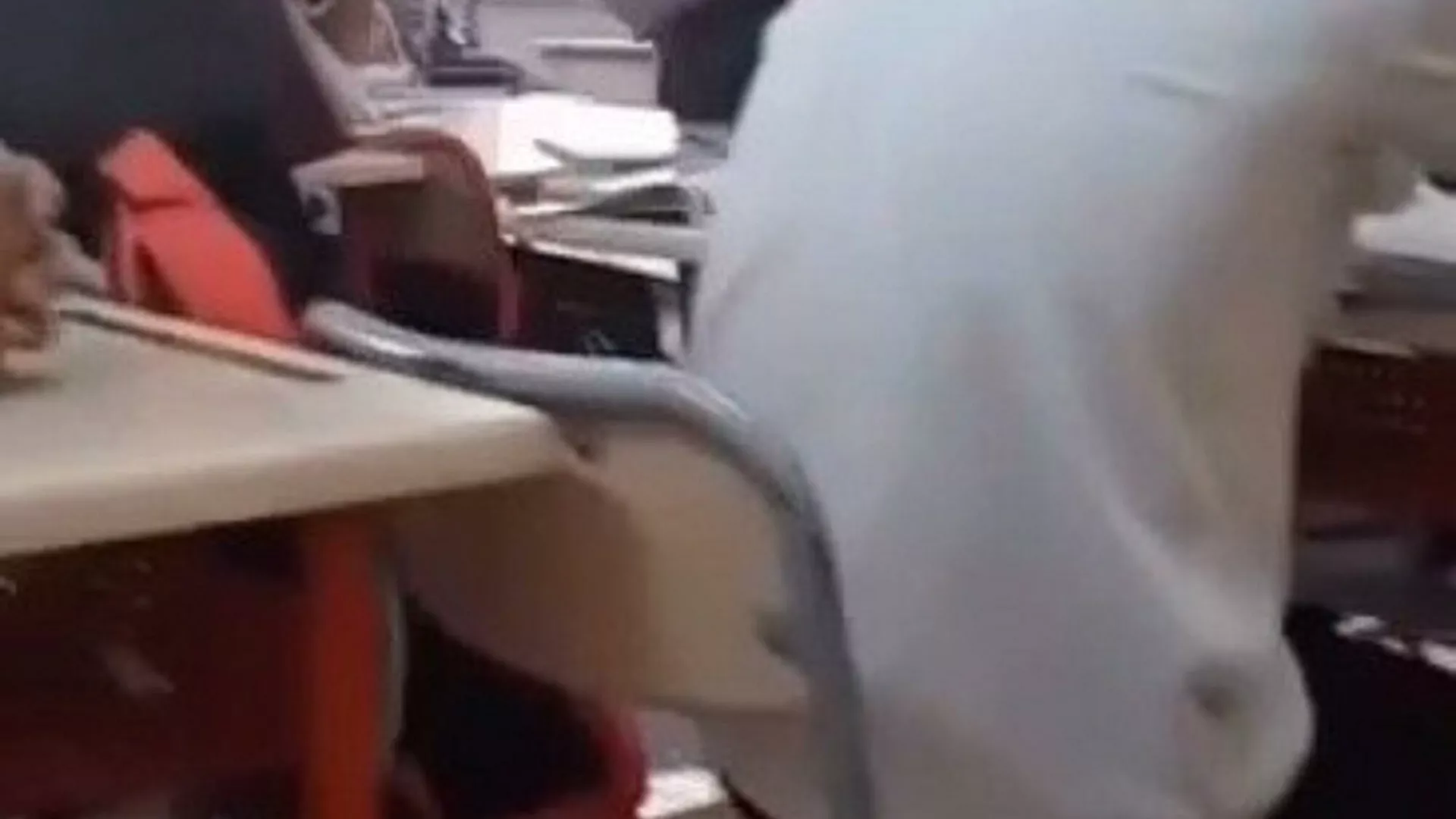 Öğretmenden öğrenciye 'gürültü' dayağı