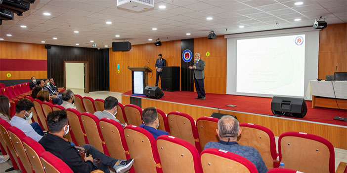 Hakkari'de 'Ortadoğu’da Göçe Tarihsel Bir Bakış' söyleyişi