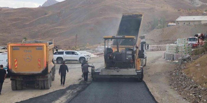 Hakkari'de asfalt çalışması