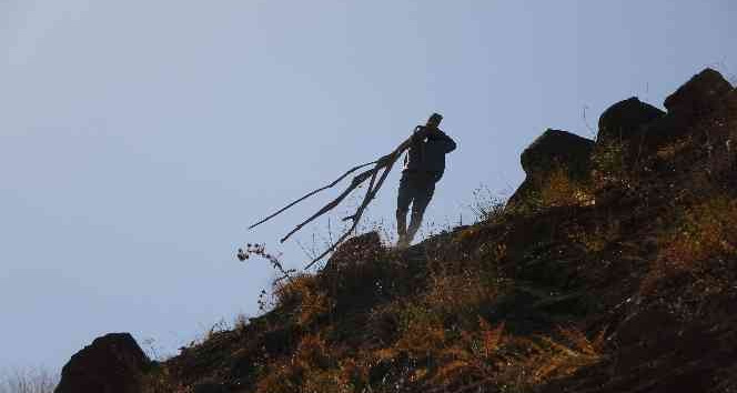 Yüksekova'da zorlu kış hazırlığı