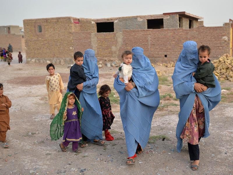 Aileler çocuklarını satıyor