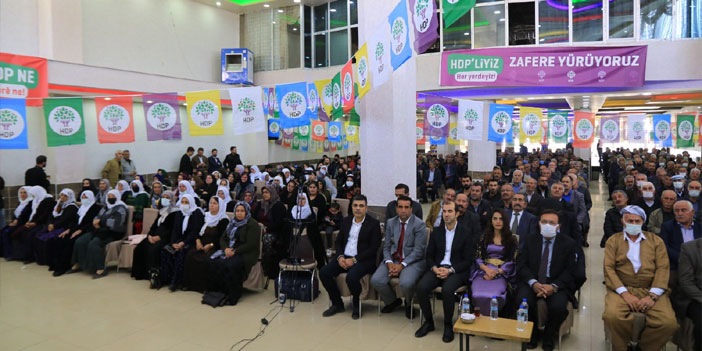 HDP Yüksekova'da kongreye gitti