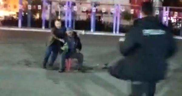 Benzin döküp kendini yakmak istedi