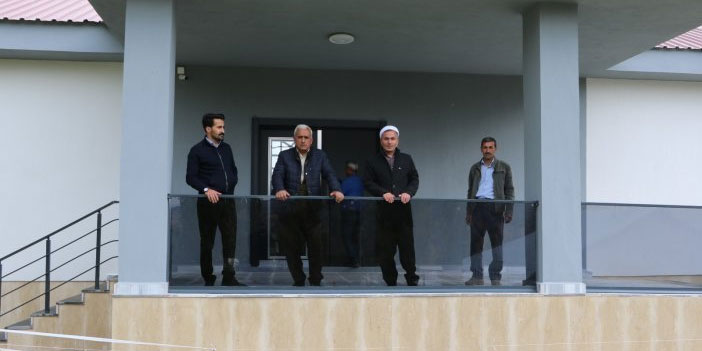 Hakkari’nin örnek iş insanı Sabri Özel, bu kez sağlık evi yaptı