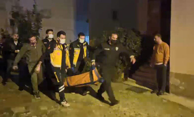 Çarşıya izinsiz giden eşini bıçakladı