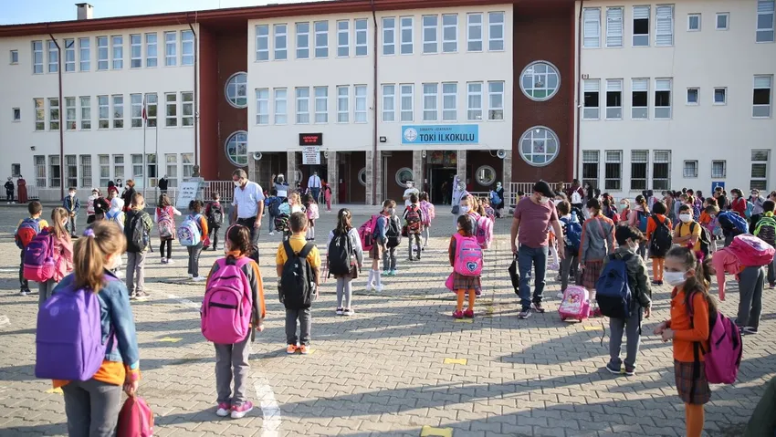 Kurulumuzun gündeminde okulların kapanması yok