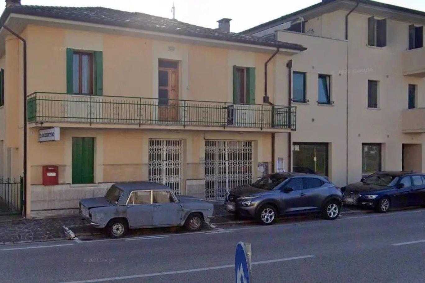 47 yıl boyunca aynı noktada duran otomobil turistlerin gözdesi oldu