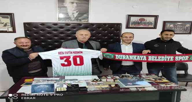 Kanaat Önderi Keskin'e anlamlı hediye