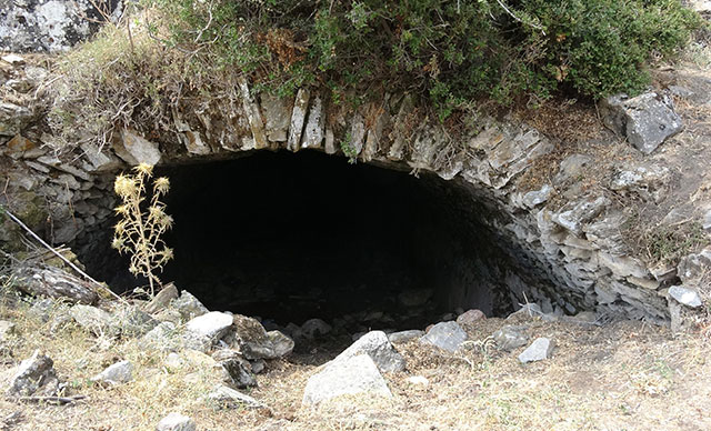 Kaçak kazıya suçüstü: 2 gözaltı