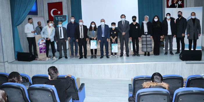 Hakkari'de 'Yazılım Programı Hareketi' tanıtımı