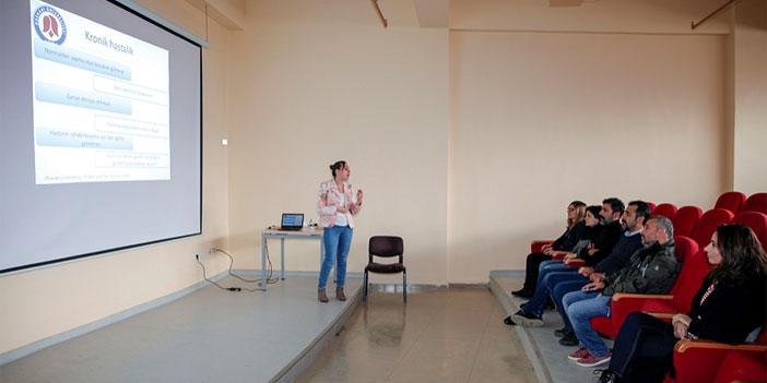 Hakkari'de "Kronik hastalığı olan çocuklar" konusunda seminer düzenlendi