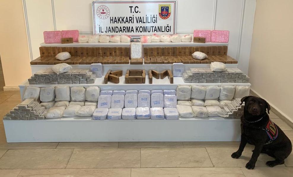 Yüksekova da çalılar arasında gizlenmiş 171 kilo uyuşturucu ele geçirildi