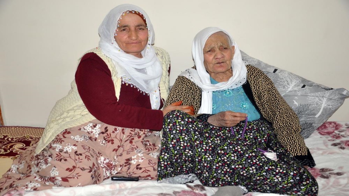 Korona virüs geçirmeyen Yüksekovalı 103 yaşındaki nineden aşı uyarısı