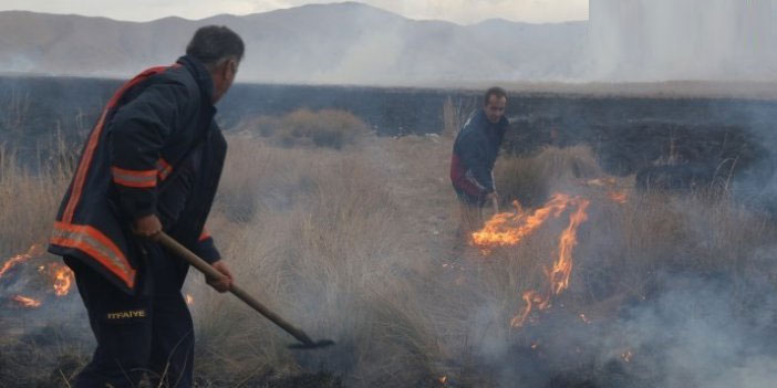 Yüksekova: Kuş Cenneti'ndeki yangın devam ediyor