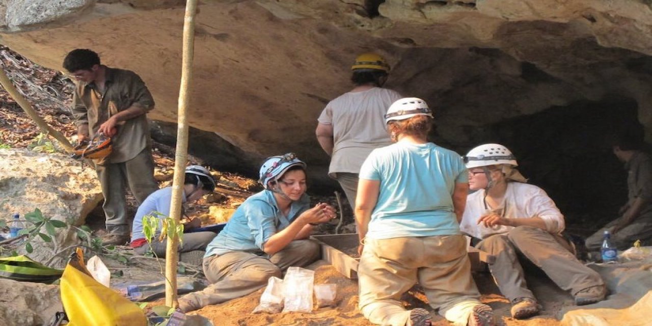 Erkekler zeytine gitti, arkeolojik kazıda kadınlar çalışıyor