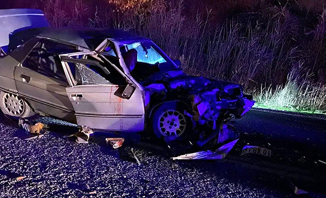 Otomobil traktöre çarptı: 1 ölü, 6 yaralı