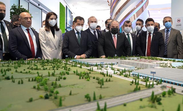 Bakan Varank, milletvekilleri ile TOGG'u ziyaret etti