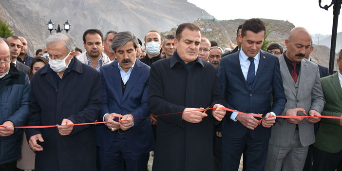Hakkari'de park ve seyir tepenin bulunduğu sosyal tesis hizmete açıldı