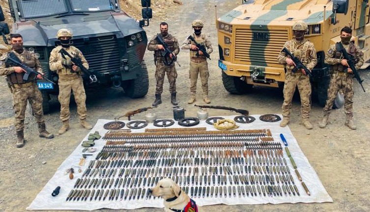 Kazan Vadisinde silah ve mühimmat ele geçirildi