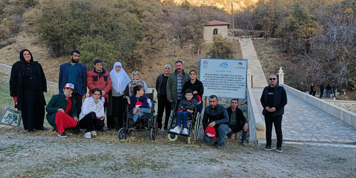 Hakkarili Engelliler Kayme Sarayı'nı ziyaret etti