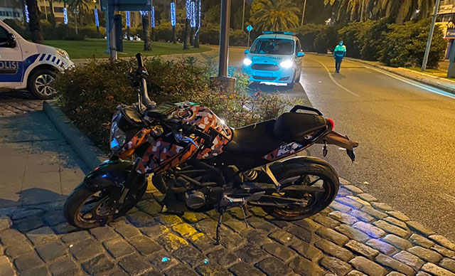 Alkolllü sürücü, uygulamadan kaçarken motosikletle polise çarptı