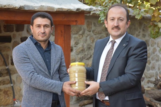 152 yıllık su değirmeninde tahin yapılıyor